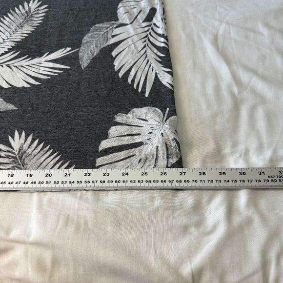 Old Navy Women's Linen Blend Tropical Leaf Print‎ Short Sleeve T-Shirt Gray XXXL - Picture 11 of 12